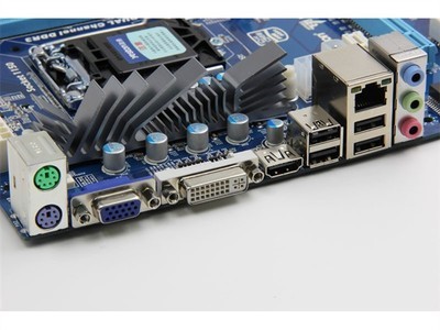 盈通飞刃P81 V1.1主板产品图赏 经典入门级 H81 平台的实用之选